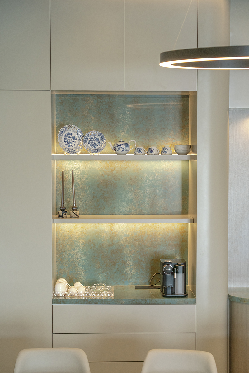 Kitchen & Dining