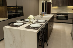 Kitchen & Dining